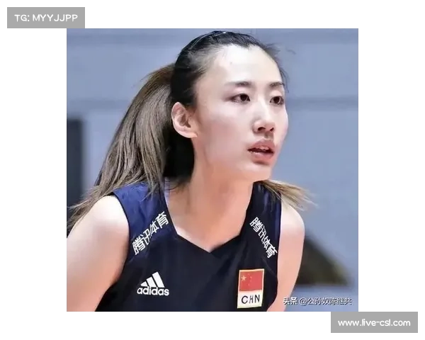 香港站晚宴抽奖环节王媛媛中电动牙刷，女排队员互动展现赛场外温情